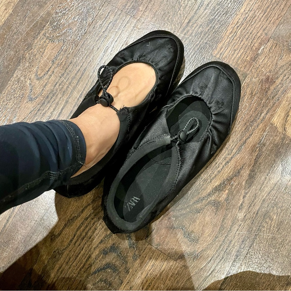 Sz 37 / 6.5 Zara Black ruched ballet flat - Picture 4 of 4